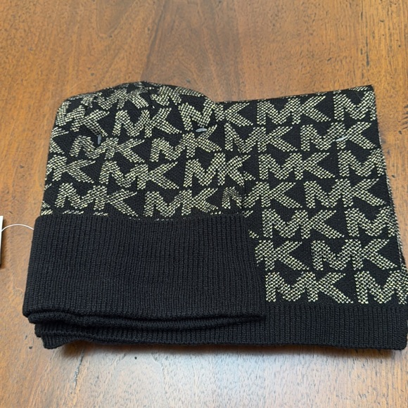 Michael Kors Scarf/Hat Set, Winter Scarf, Beanie black goldish color MK monogram - Picture 3 of 8